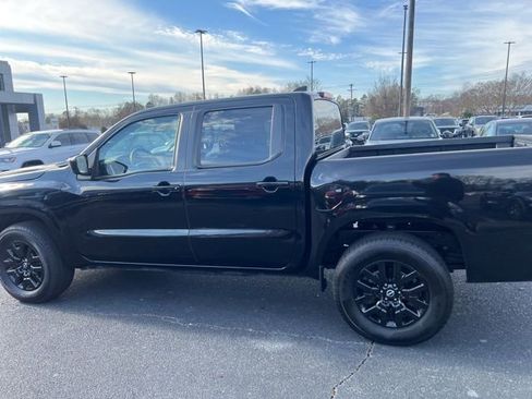 Used 2023 Nissan Frontier SV image 8