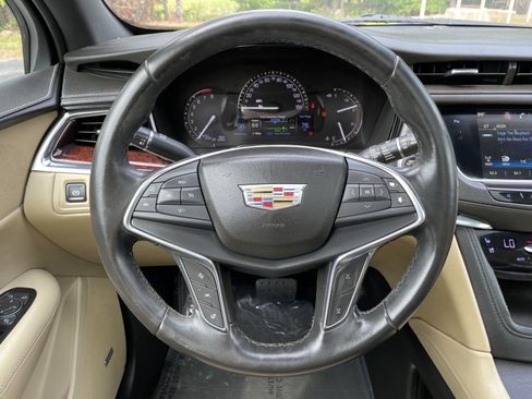 Used 2018 Cadillac XT5 Premium Luxury FWD image 16