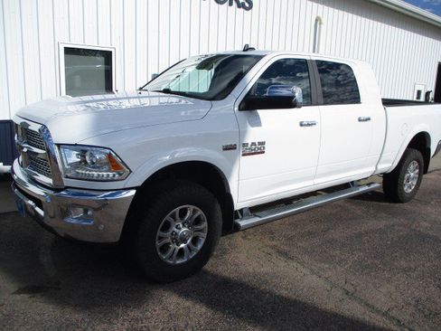 Used 2018 RAM 2500 Laramie w/ Convenience Group AWD/4WD image 2