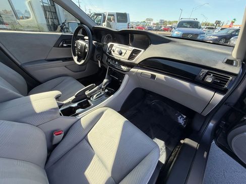 Used 2017 Honda Accord LX image 13