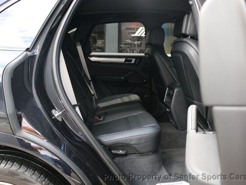 Used 2022 Porsche Cayenne Platinum Edition AWD/4WD image 33
