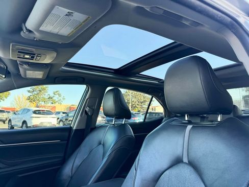 Used 2018 Toyota Camry XLE image 17