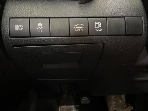 Used 2020 Toyota Camry SE image 38