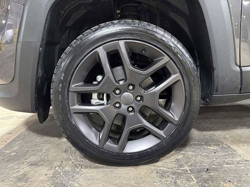 Used 2021 Jeep Renegade Latitude image 10