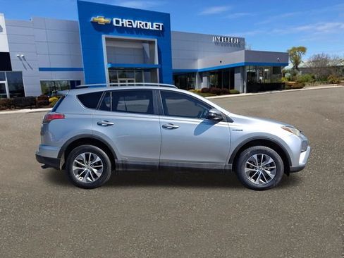 Used 2017 Toyota RAV4 XLE AWD/4WD image 26