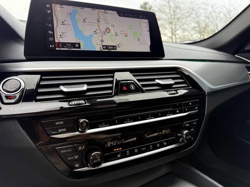 Used 2018 BMW M550i xDrive image 12