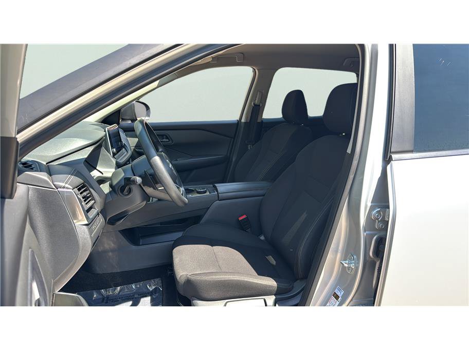Used 2024 Nissan Rogue S AWD/4WD image 11