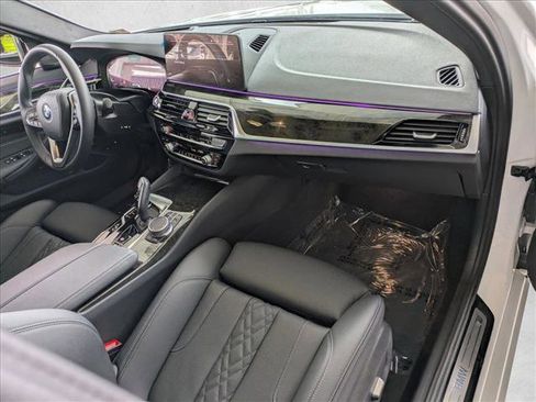 Used 2023 BMW 530e w/ Premium Package image 21