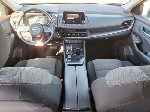 Used 2023 Nissan Rogue SV image 11