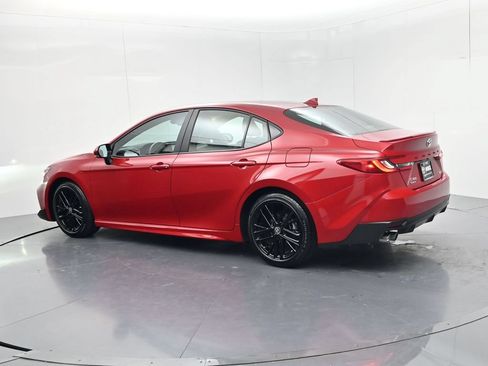 Used 2025 Toyota Camry SE w/ Convenience Package FWD image 5