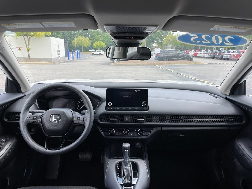 Certified 2025 Honda HR-V LX image 10