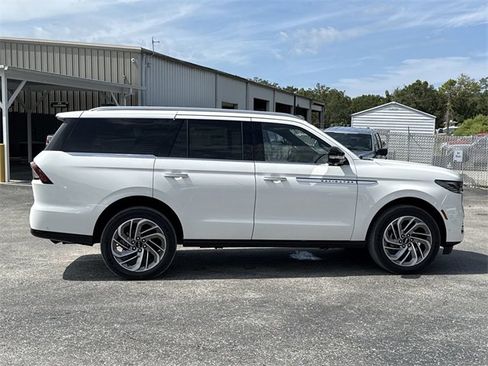 New 2025 Lincoln Navigator Reserve image 3