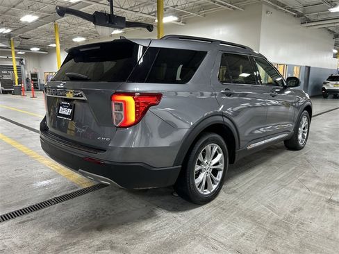 Used 2021 Ford Explorer XLT w/ Equipment Group 202A image 8