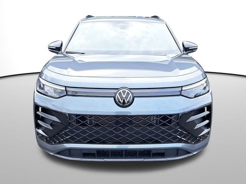 New 2025 Volkswagen Tiguan SE R-Line image 2