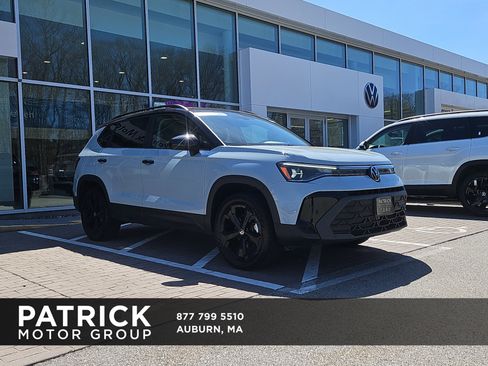 Used 2025 Volkswagen Taos SE AWD/4WD image 1