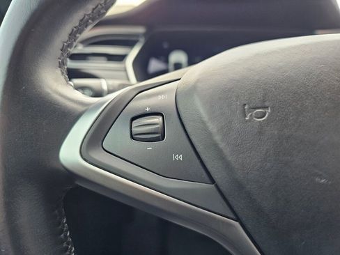 Used 2015 Tesla Model S 70D image 25