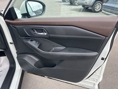 Used 2023 Nissan Rogue SL w/ SL Premium Package image 10