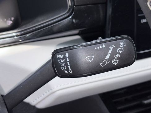 Certified 2025 Volkswagen Taos S FWD image 11
