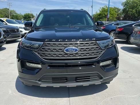 Used 2022 Ford Explorer XLT w/ Equipment Group 202A AWD/4WD image 2