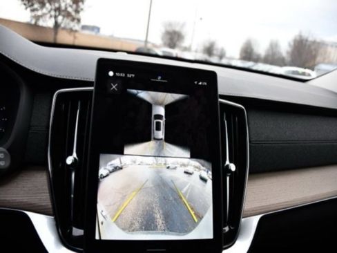 Used 2025 Volvo XC90 B6 Plus image 12