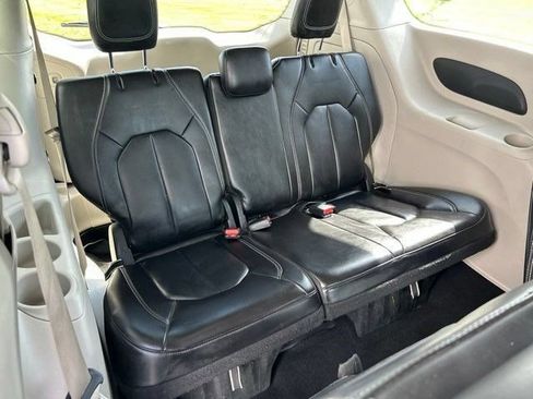 Used 2023 Chrysler Pacifica Touring-L FWD image 51