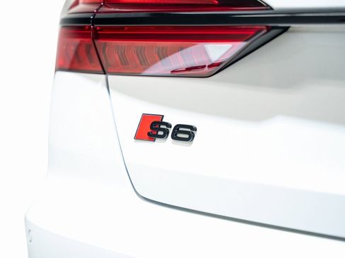 Used 2021 Audi S6 Prestige w/ Prestige Package image 17