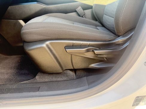 Used 2025 Chevrolet Equinox LT image 23