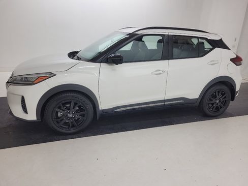 Used 2023 Nissan Kicks SR w/ SR Premium Package FWD image 2