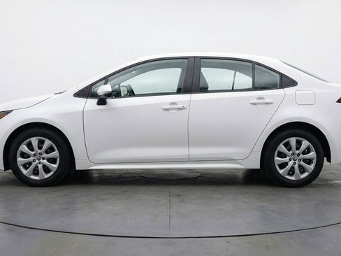 Used 2025 Toyota Corolla LE image 4