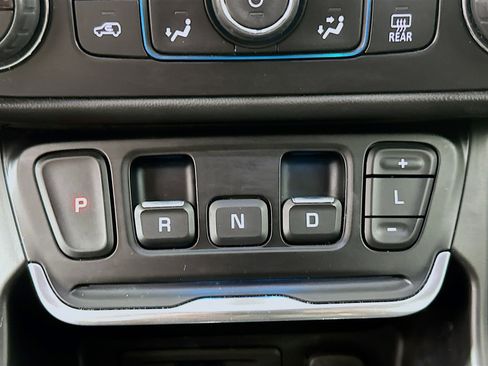 Used 2020 GMC Terrain SLT image 24