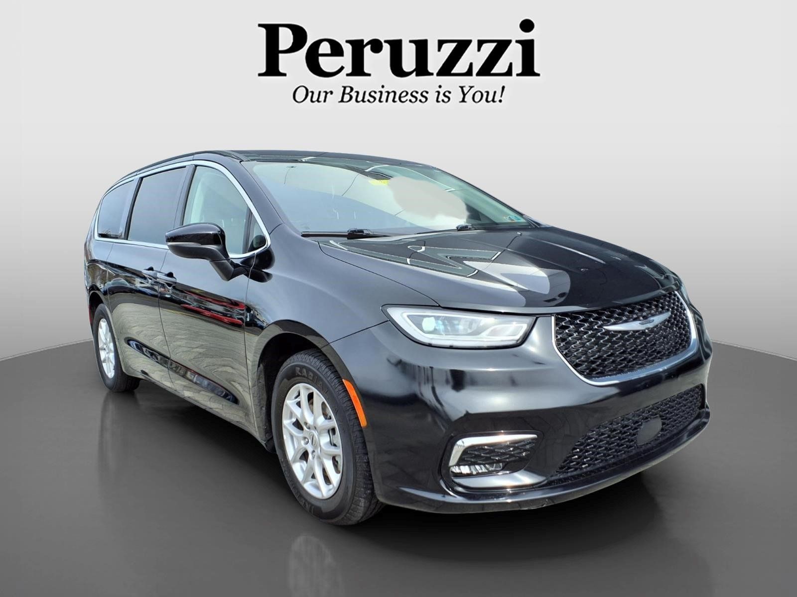 Used 2023 Chrysler Pacifica Touring-L FWD image 1
