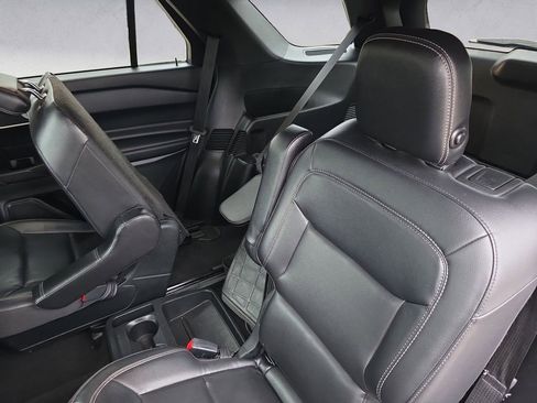 Used 2020 Ford Explorer XLT w/ Equipment Group 202A image 13