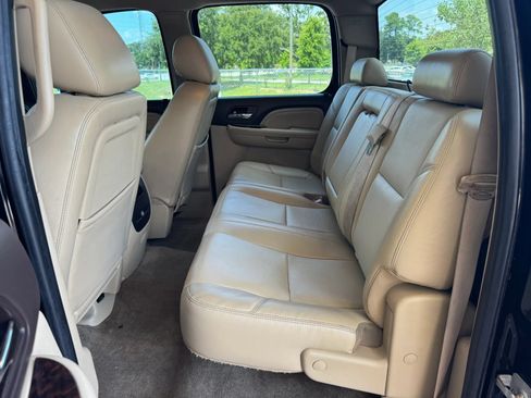 Used 2011 GMC Sierra 2500 Denali w/ Suspension Package, Off-Road AWD/4WD image 18