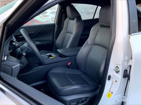 Used 2023 Toyota Venza Limited image 8
