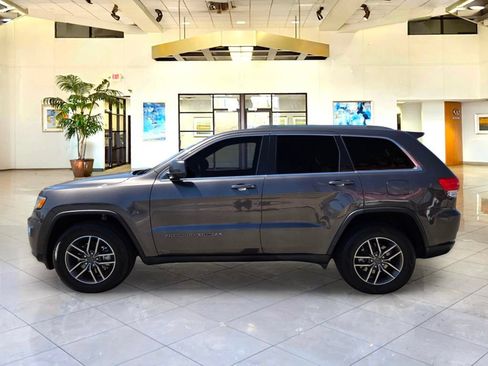 Used 2019 Jeep Grand Cherokee Laredo w/ 18" Wheel & 8.4" Radio Group RWD image 8