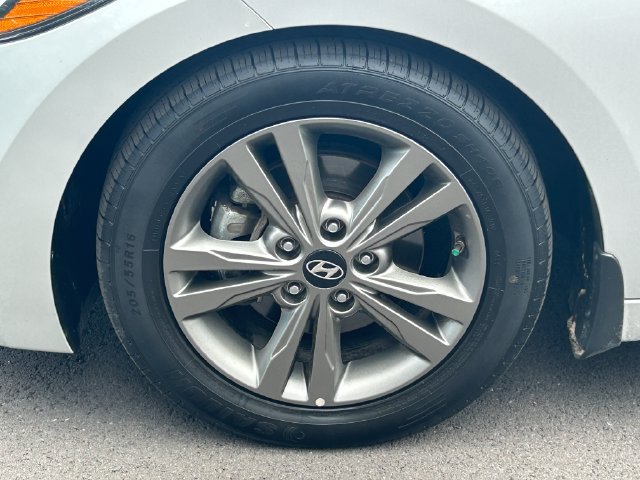 Used 2018 Hyundai Elantra SEL w/ Winter Weather Package FWD image 11