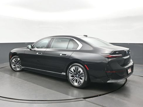Used 2023 BMW i7 xDrive60 AWD/4WD image 5