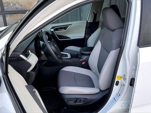 Used 2022 Toyota RAV4 XLE image 24