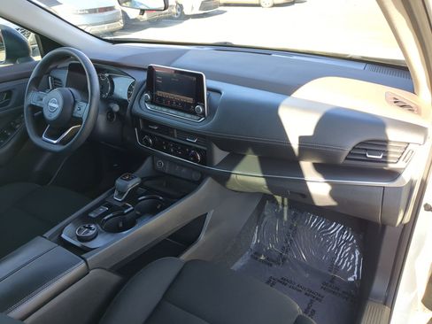 Used 2023 Nissan Rogue S image 34