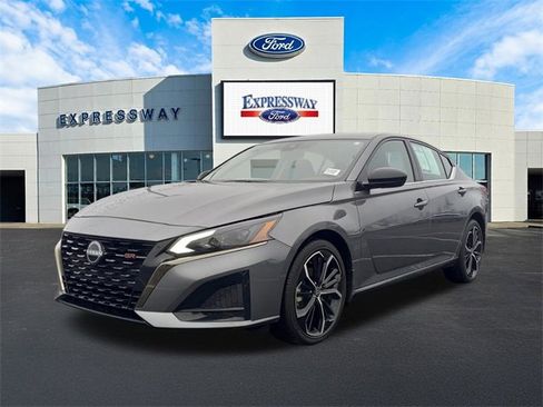 Used 2025 Nissan Altima 2.5 SR image 2