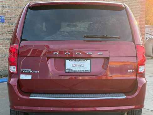 Used 2014 Dodge Grand Caravan SXT image 12