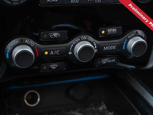 Used 2017 Nissan Pathfinder SV FWD image 18