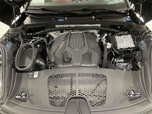 Used 2025 Porsche Macan image 24
