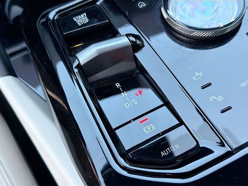 Used 2025 BMW 530i w/ M Sport Package image 30