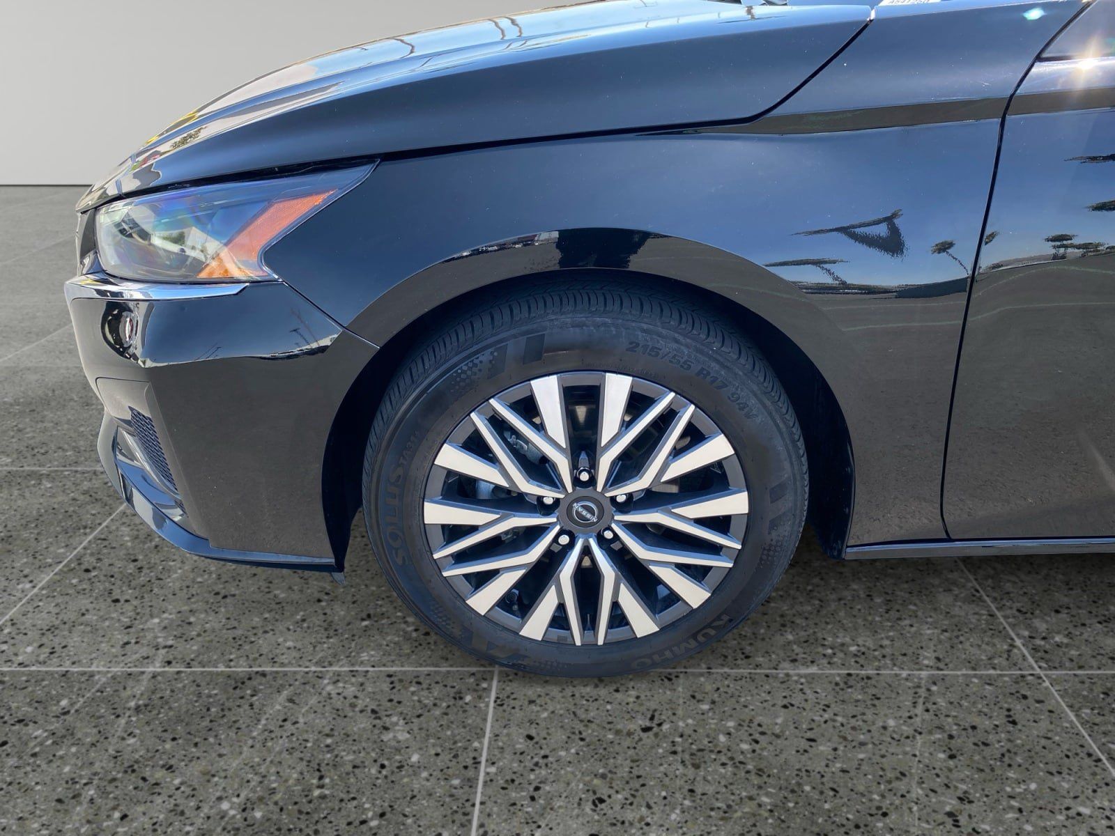 Used 2025 Nissan Altima 2.5 SV FWD image 14