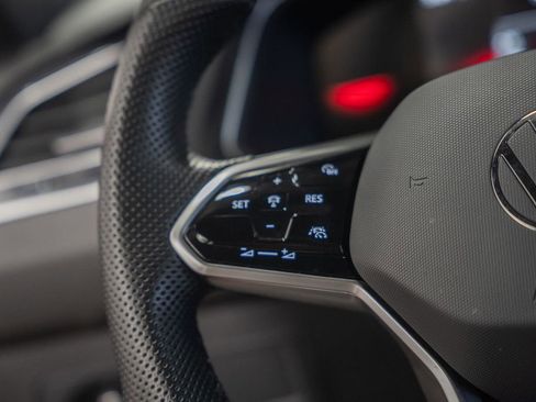 Used 2024 Volkswagen Tiguan SE R-Line image 29