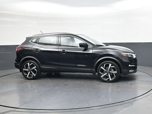 Used 2022 Nissan Rogue Sport SL w/ Premium Package image 3