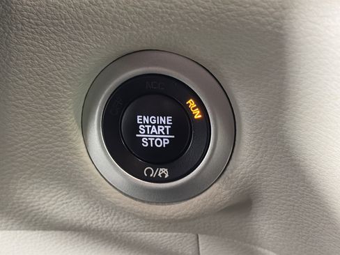 Used 2022 Chrysler Pacifica Limited image 28