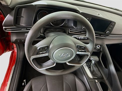 Used 2023 Hyundai Elantra SEL w/ Preferred Accessory Package image 5