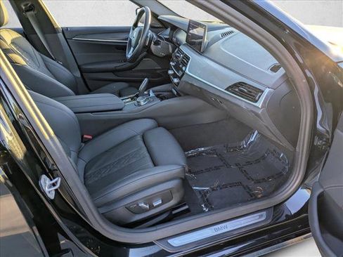 Certified 2023 BMW 530e w/ Premium Package image 22